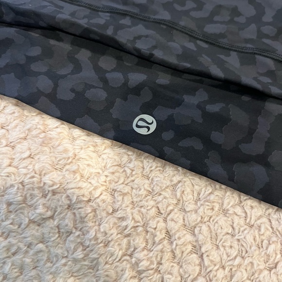 Lululemon “Base pace” high rise tight 25” - Picture 3 of 4